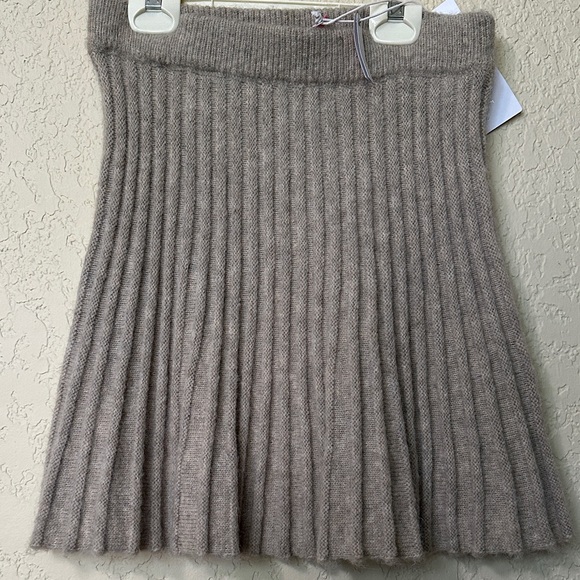Sincerely Ours Knit Ribbed A-Line Skirt in Light Gray/Tan M - Picture 4 of 6